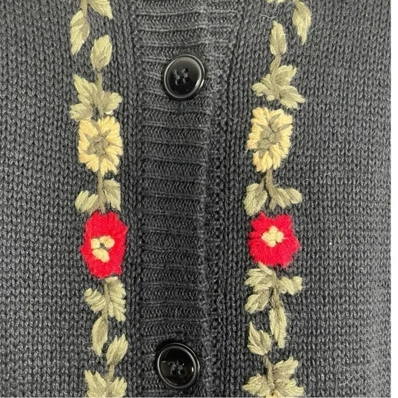 Vintage Sportables Women’s Floral Embroidered Button Front Cardigan - Picture 2 of 4